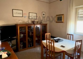 Sala da pranzo - Quadrilocale Via Regina Bianca
 
93, Catania - foto 1