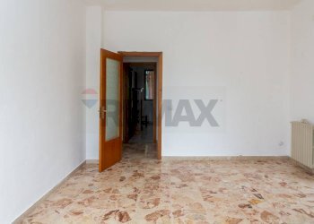 Stanza vuota - Appartamento Via San Gregorio
 
3, Sant'Agata Li Battiati - foto 31