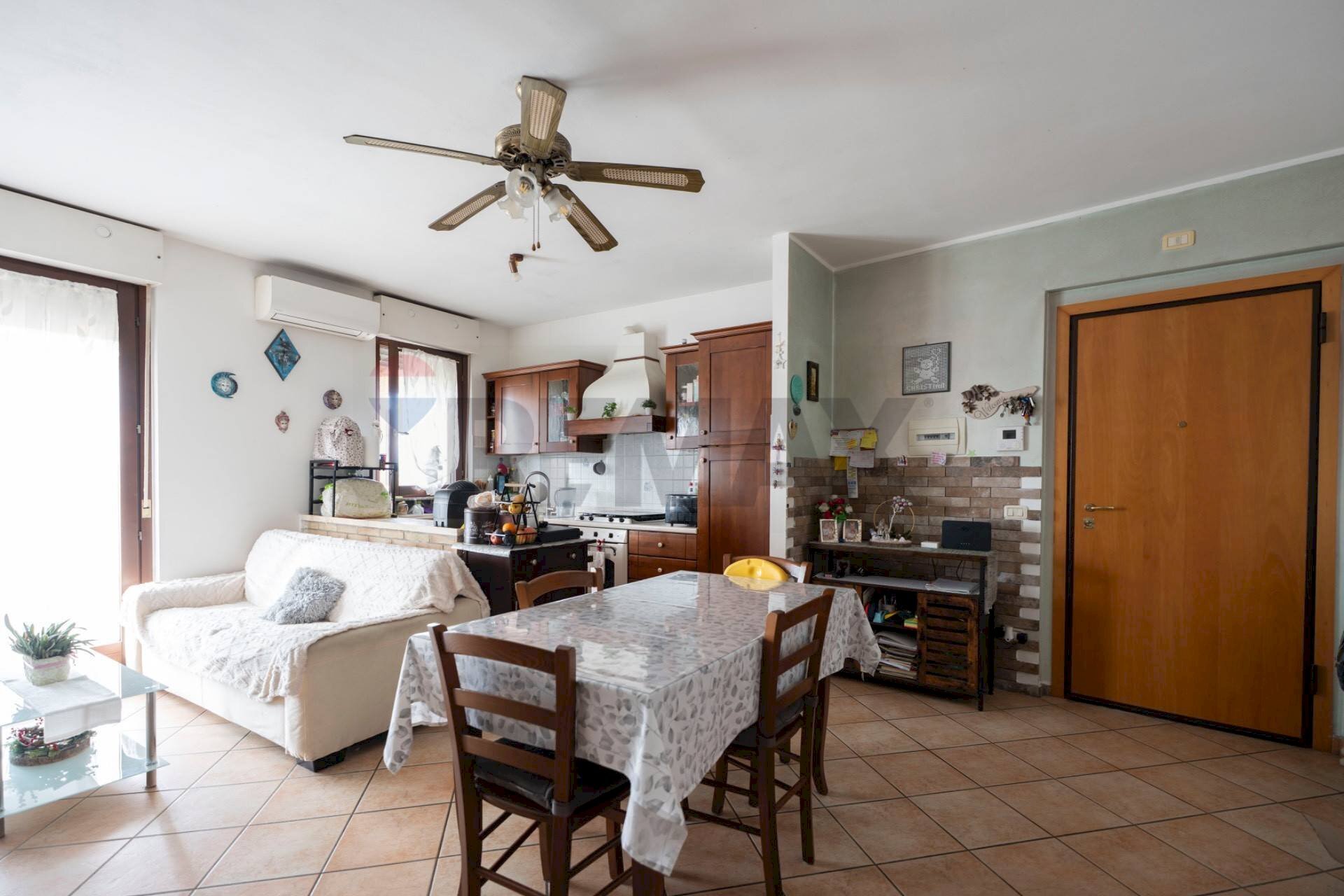 Sala da pranzo - Quadrilocale Via la croce
 
41, Monte San Vito - foto 3