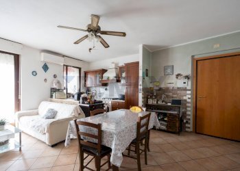 Sala da pranzo - Quadrilocale Via la croce
 
41, Monte San Vito - foto 3