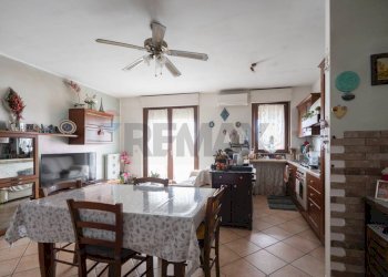 Sala da pranzo - Quadrilocale Via la croce
 
41, Monte San Vito - foto 6