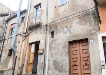 Edificio all\'aperto - Independent house Via Roxas
 
4, Calascibetta - photo 1