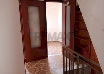 Scale - Independent house Via Roxas
 
4, Calascibetta - photo 9