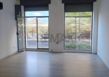 Stanza vuota - Locale Commerciale Via Roma
 
449, Enna - foto 1