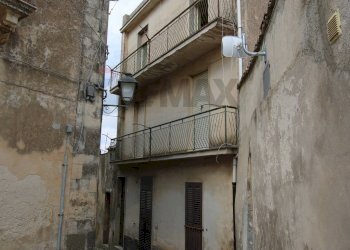 Edificio all\'aperto - Trilocale VIA CATULLO
 
23, Palazzolo Acreide - foto 1