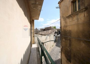 Balcone - Trilocale VIA CATULLO
 
23, Palazzolo Acreide - foto 9