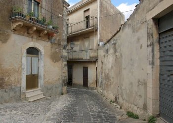 Edificio all\'aperto - Trilocale VIA CATULLO
 
23, Palazzolo Acreide - foto 21