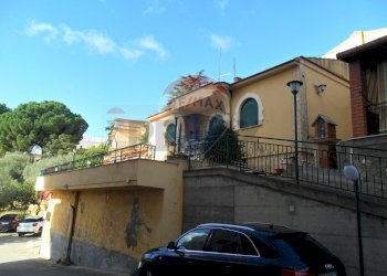 Casa all\'aperto - Villa Via Antonio Guastaferro
 
snc, Caltanissetta - foto 2