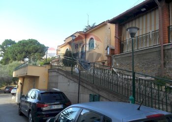 Edificio all\'aperto - Villa Via Antonio Guastaferro
 
snc, Caltanissetta - foto 4