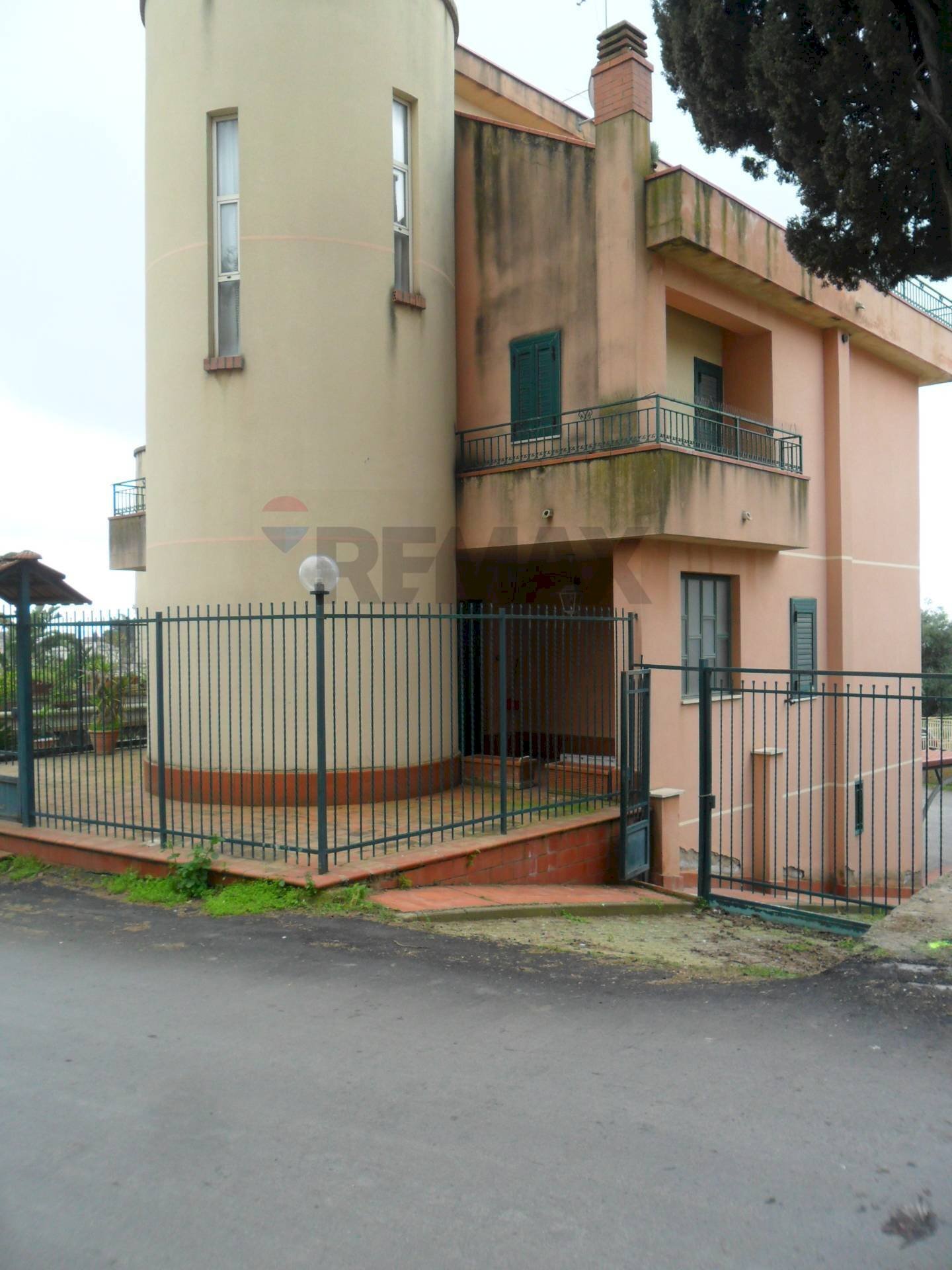 Edificio all\'aperto - Villa a Schiera Via Giorgio La Pira
 
2, Caltanissetta - foto 1