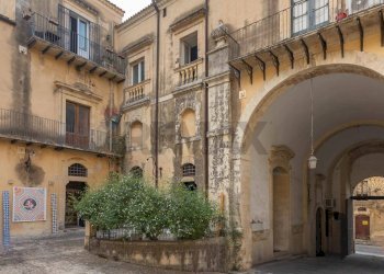 Edificio all\'aperto - Casa indipendente via cavour
 
48, Noto - foto 4