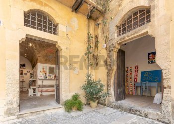 Edificio all\'aperto - Casa indipendente via cavour
 
48, Noto - foto 10