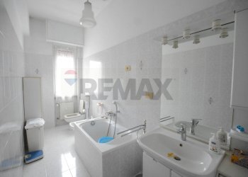 Bagno - Four-room apartment Via Braia 8, Millesimo - photo 32