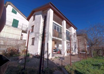 Edificio all\'aperto - Casa semi indipendente Via Resii
 
4, Pallare - foto 1