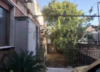 Edificio all\'aperto - Casa indipendente Via Ferrante Imparato
 
195, Napoli - foto 1