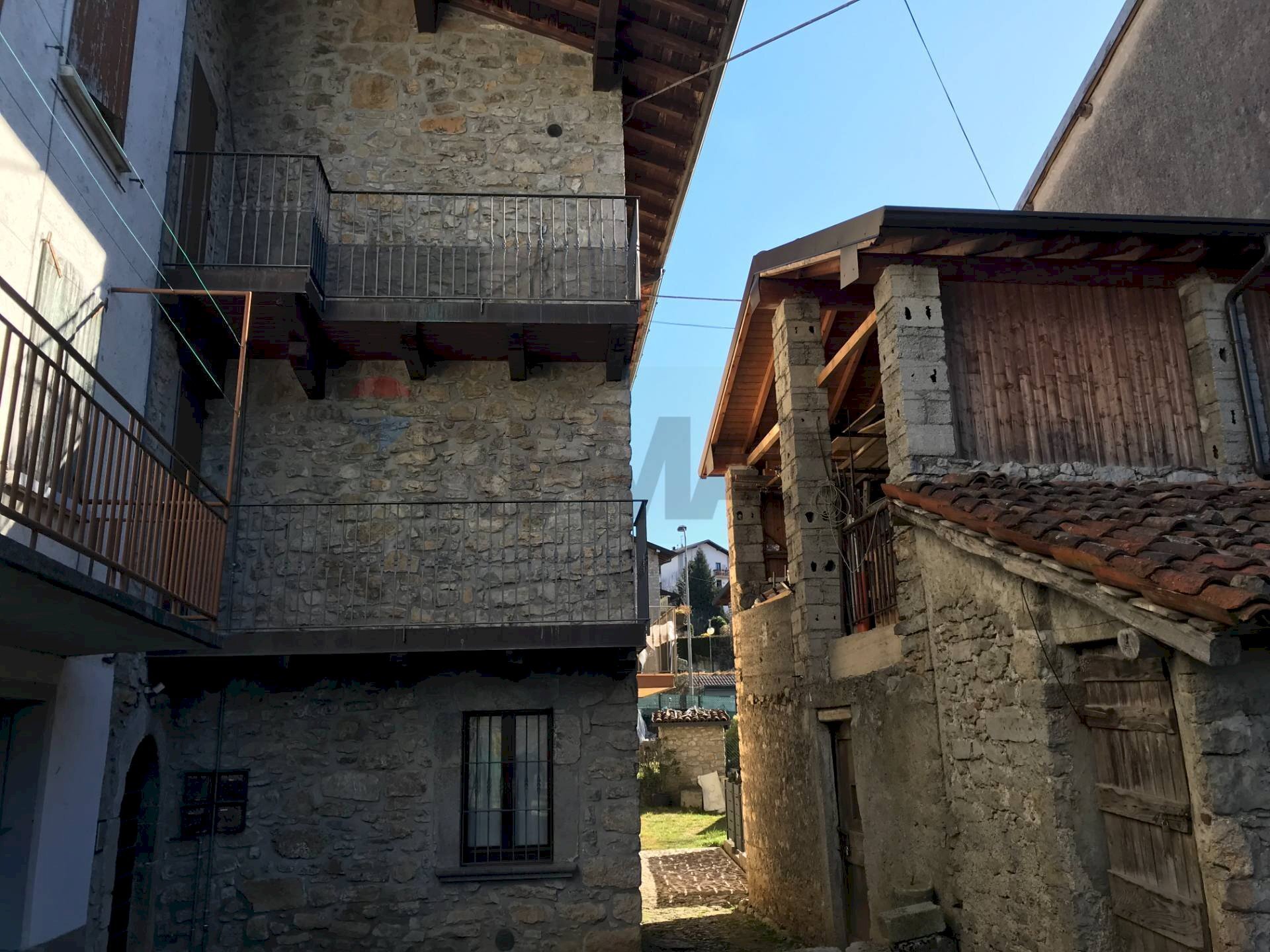 Edificio all\'aperto - Casa semi indipendente via Costa Berlendis
 
8, Zogno - foto 3