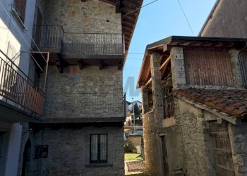 Edificio all\'aperto - Casa semi indipendente via Costa Berlendis
 
8, Zogno - foto 3