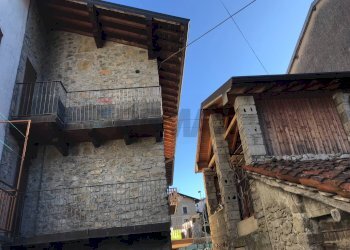 Edificio all\'aperto - Casa semi indipendente via Costa Berlendis
 
8, Zogno - foto 4