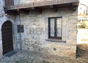 Casa all\'aperto - Casa semi indipendente via Costa Berlendis
 
8, Zogno - foto 5