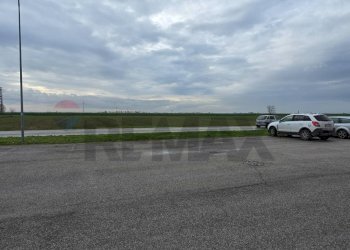 Edificio all\'aperto - Capannone Via alighieri
 
40, Riva del Po - foto 23