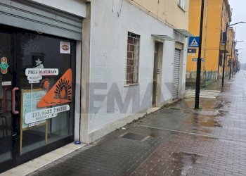 Edificio all\'aperto - Locale Commerciale Corso Del Popolo
 
74, Ferrara - foto 11