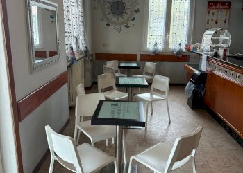 Sala da pranzo - Bar Tavola Calda - Fredda Via Roma
 
15, Gerenzago - foto 7