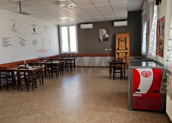 Sala da pranzo - Bar Tavola Calda - Fredda Via Roma
 
15, Gerenzago - foto 10