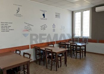 Sala da pranzo - Bar Tavola Calda - Fredda Via Roma
 
15, Gerenzago - foto 14