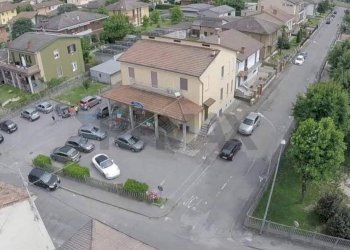 Edificio all\'aperto - Bar Tavola Calda - Fredda Via Roma
 
15, Gerenzago - foto 18