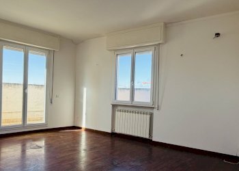 Foto 2 - Trilocale Via Giuseppe Mazzini
 
31, Pesaro - foto 2