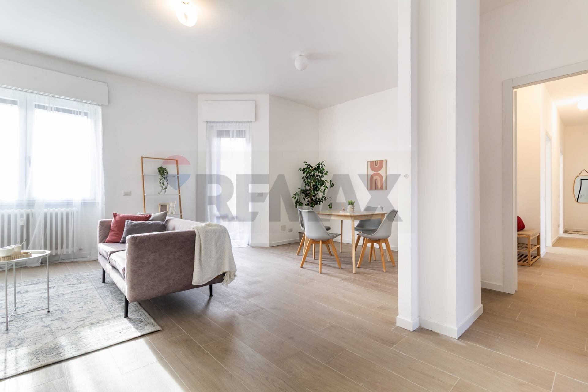 Sala da pranzo - Quadrilocale via Caprera
 
8, Busto Arsizio - foto 1