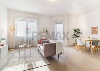 Sala da pranzo - Quadrilocale via Caprera
 
8, Busto Arsizio - foto 3