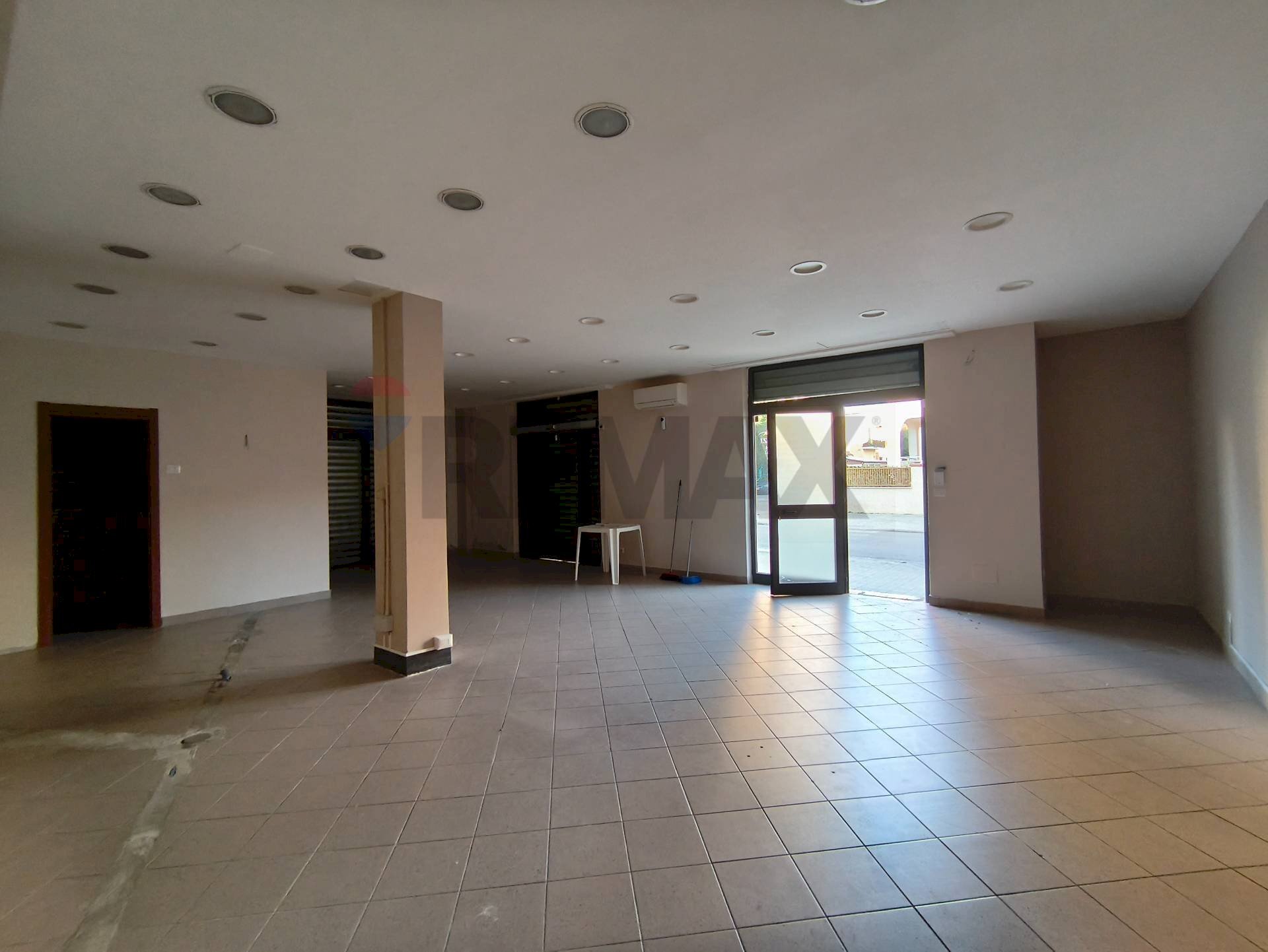 Stanza vuota - Commercial Premises Via Trieste
 
55, Ladispoli - photo 1