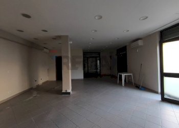 Stanza vuota - Locale Commerciale Via Trieste
 
55, Ladispoli - foto 7