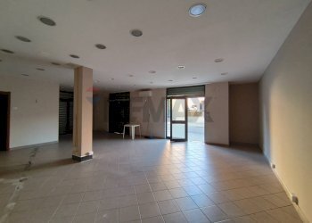 Stanza vuota - Locale Commerciale Via Trieste
 
55, Ladispoli - foto 9