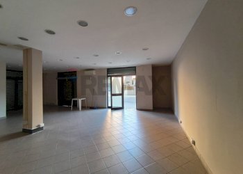 Stanza vuota - Locale Commerciale Via Trieste
 
55, Ladispoli - foto 10