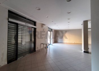 Stanza vuota - Locale Commerciale Via Trieste
 
55, Ladispoli - foto 13