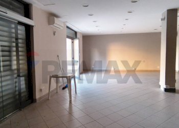 Stanza vuota - Locale Commerciale Via Trieste
 
55, Ladispoli - foto 14