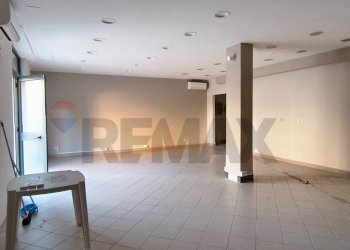 Stanza vuota - Locale Commerciale Via Trieste
 
55, Ladispoli - foto 15