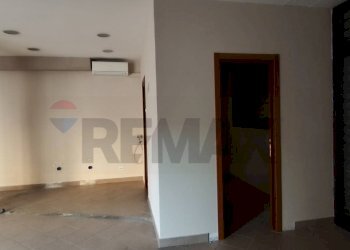 Stanza vuota - Locale Commerciale Via Trieste
 
55, Ladispoli - foto 18