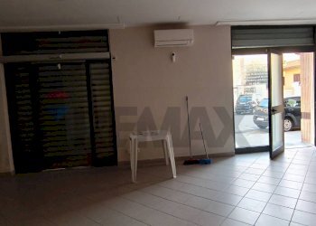 Stanza vuota - Locale Commerciale Via Trieste
 
55, Ladispoli - foto 20