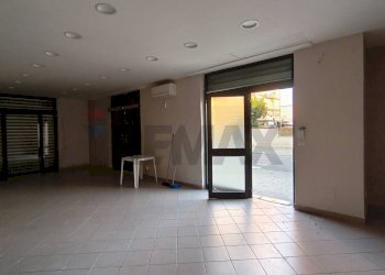 Stanza vuota - Locale Commerciale Via Trieste
 
55, Ladispoli - foto 28