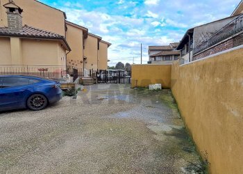 Edificio all\'aperto - Villa a Schiera via Livorno, Manziana - foto 8