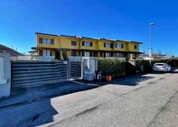 Edificio all\'aperto - Villa a Schiera via zara
 
22, Vigonovo - foto 1