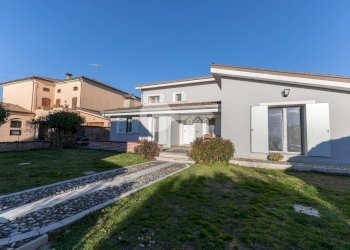 Foto 1 - Villa Via Roma
 
126, Casalmoro - foto 1