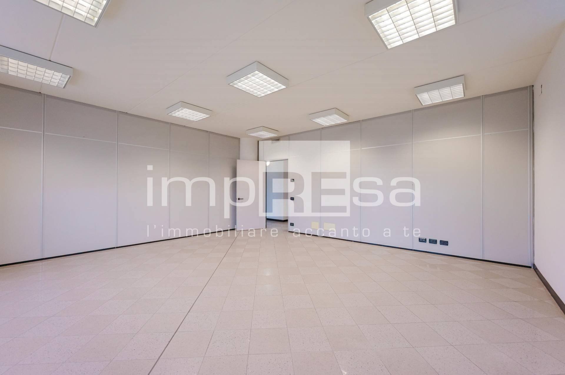 Foto 3 - Locale Commerciale Via Trento
 
1, Venezia - foto 3