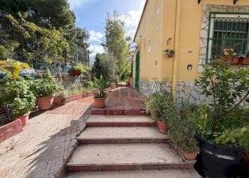 Scale - Villa sp.16 km 11, 28, Ventimiglia di Sicilia - foto 2