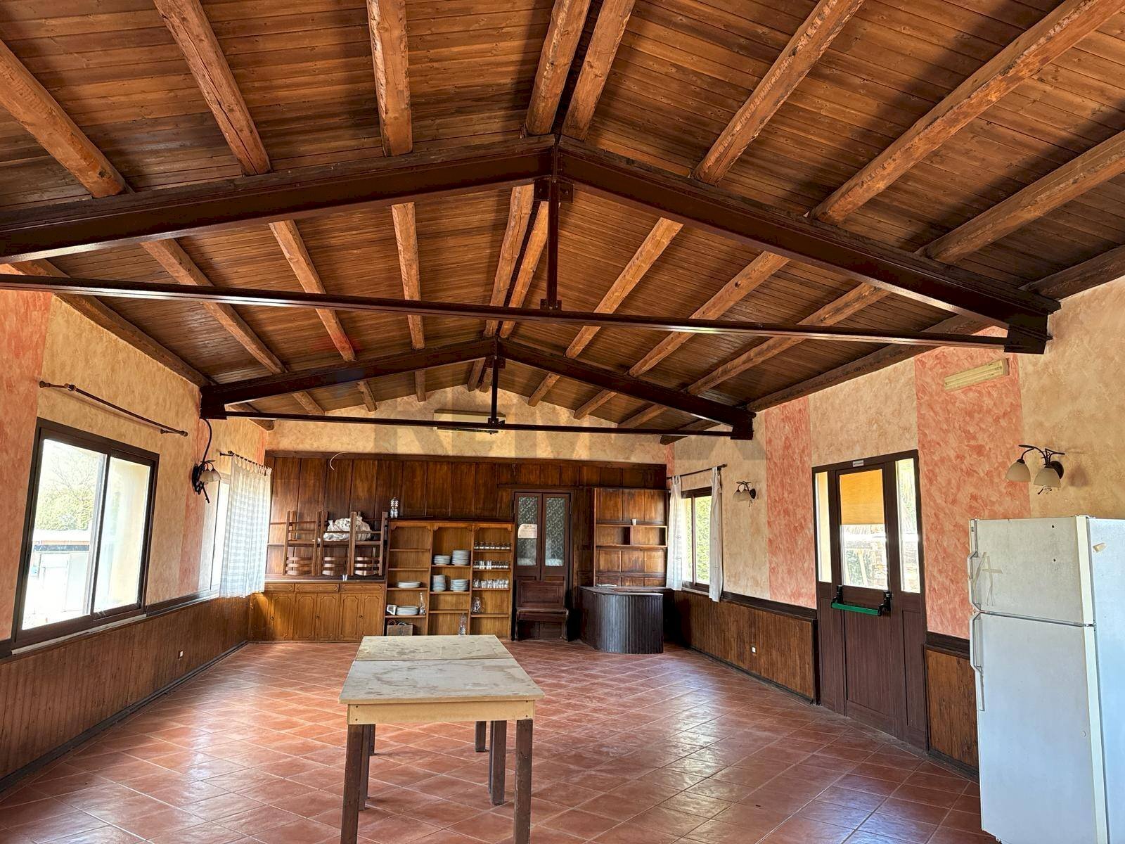 Sala da pranzo - Locale Commerciale C.da piano Di Cola
 
snc, Santa Cristina Gela - foto 1