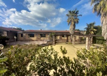 Foto 2 - Locale Commerciale C.da piano Di Cola
snc, Santa Cristina Gela - foto 2