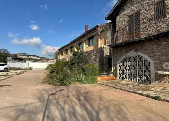 Foto 3 - Locale Commerciale C.da piano Di Cola
snc, Santa Cristina Gela - foto 3